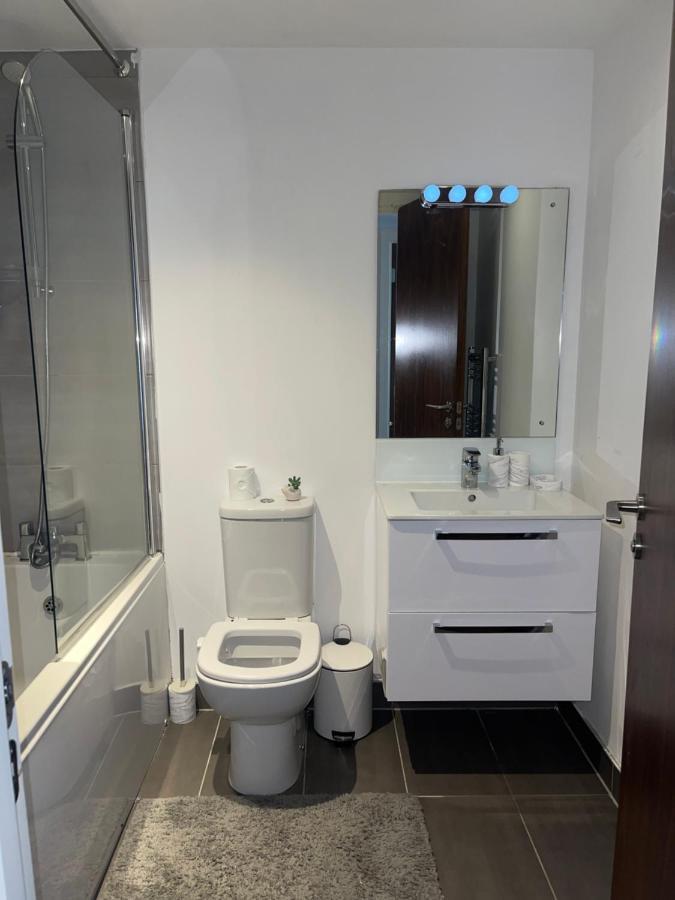 Modern Spacious 1 Bed Flat In Birmingham City Centre With Free Parking, Fast Free Wifi And Netflix Exterior photo