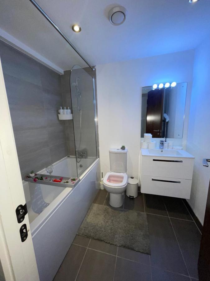 Modern Spacious 1 Bed Flat In Birmingham City Centre With Free Parking, Fast Free Wifi And Netflix Exterior photo