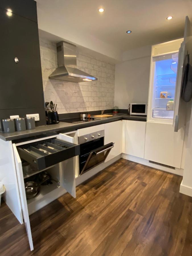 Modern Spacious 1 Bed Flat In Birmingham City Centre With Free Parking, Fast Free Wifi And Netflix Exterior photo