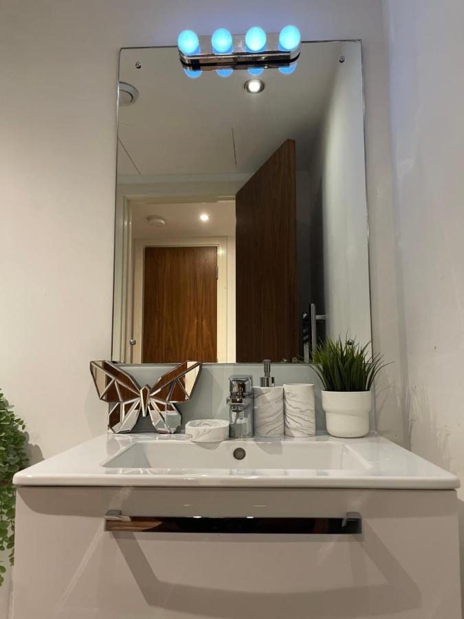 Modern Spacious 1 Bed Flat In Birmingham City Centre With Free Parking, Fast Free Wifi And Netflix Exterior photo