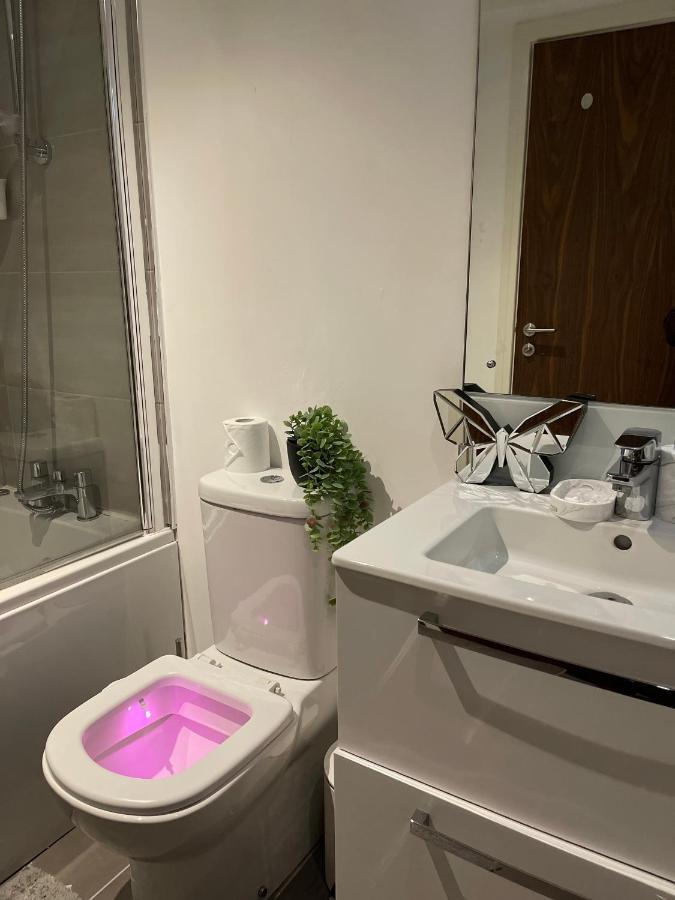Modern Spacious 1 Bed Flat In Birmingham City Centre With Free Parking, Fast Free Wifi And Netflix Exterior photo