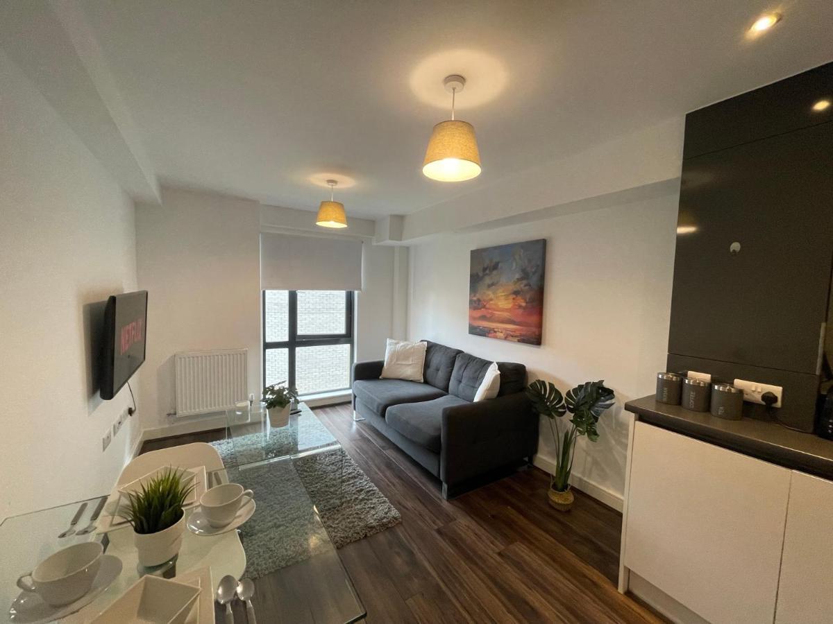 Modern Spacious 1 Bed Flat In Birmingham City Centre With Free Parking, Fast Free Wifi And Netflix Exterior photo